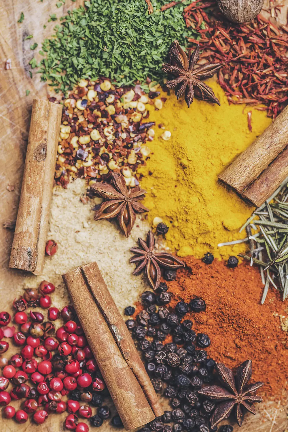 Cinnamon, star anise, peppercorns and ground spices